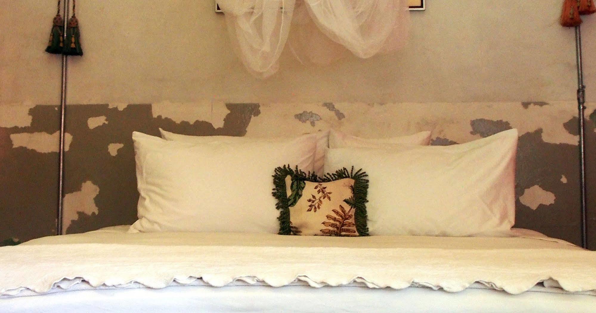 Bric-A-Brac Hotel Battambang Ngoại thất bức ảnh