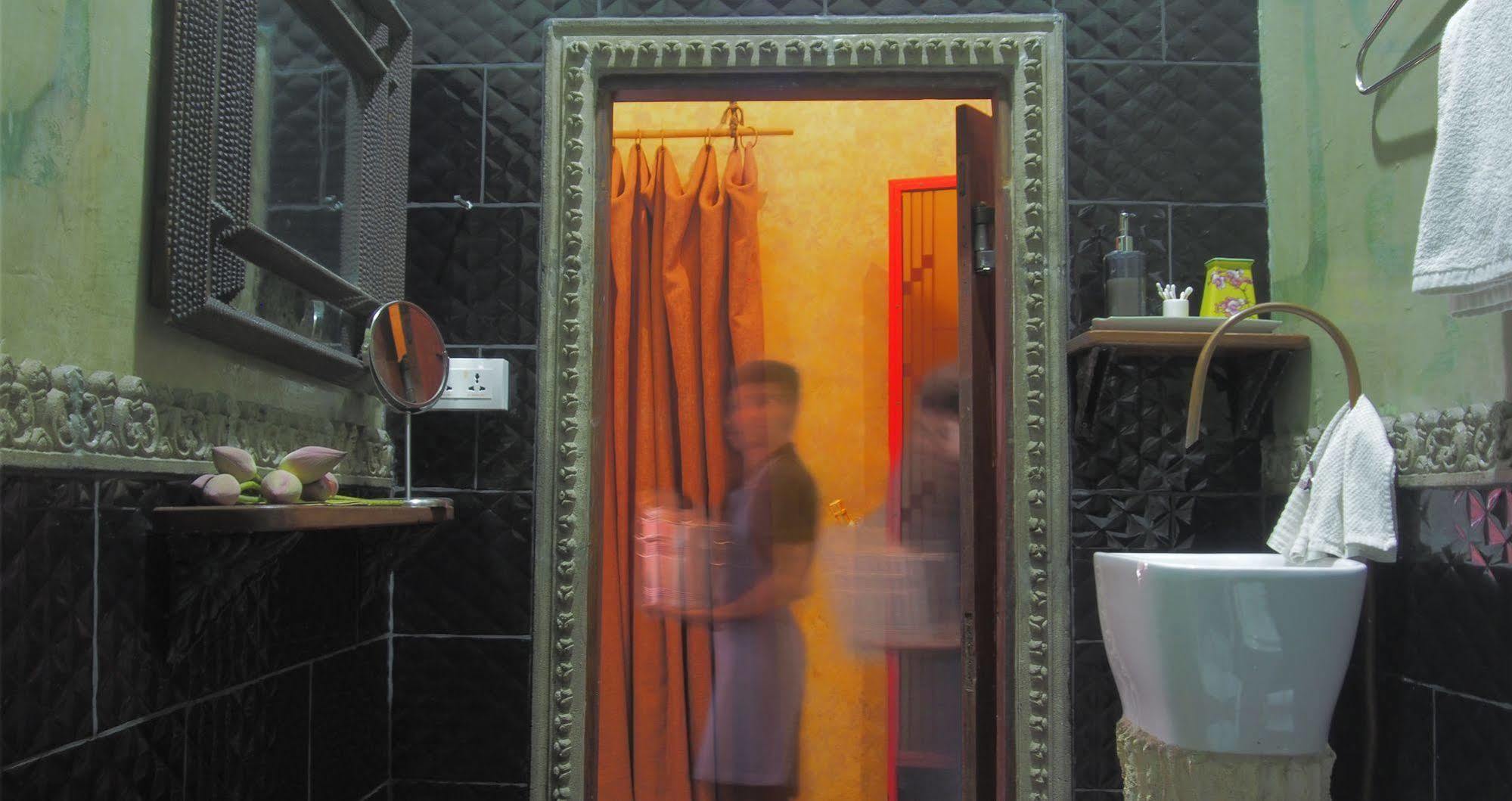 Bric-A-Brac Hotel Battambang Ngoại thất bức ảnh