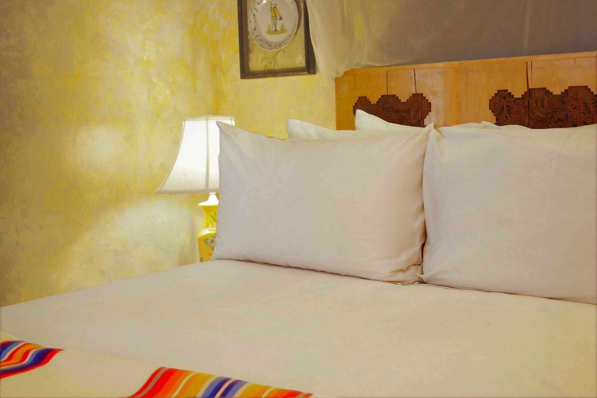 Bric-A-Brac Hotel Battambang Ngoại thất bức ảnh