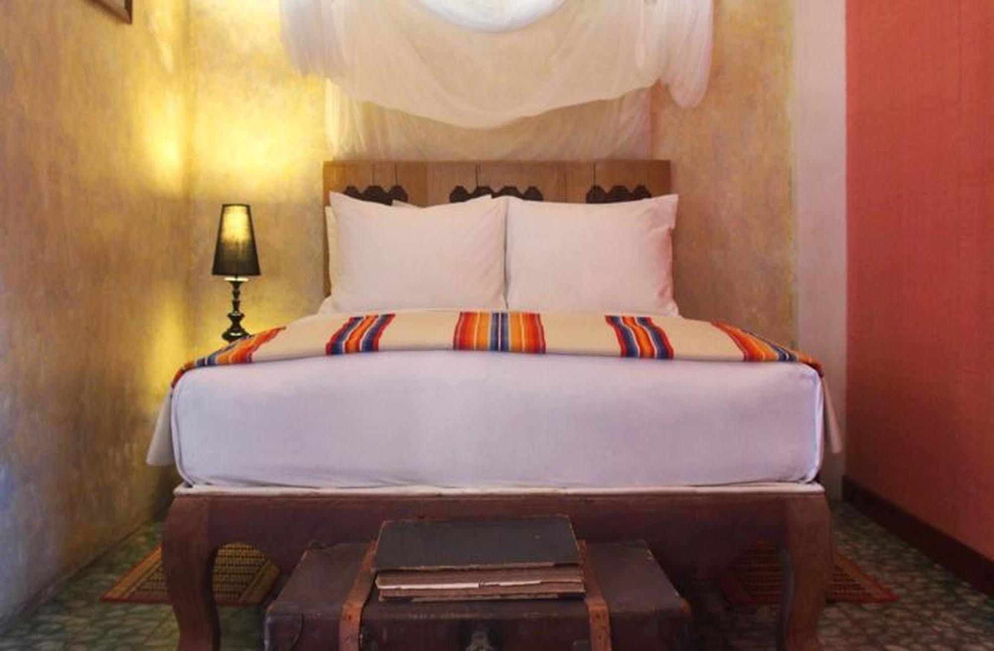 Bric-A-Brac Hotel Battambang Ngoại thất bức ảnh