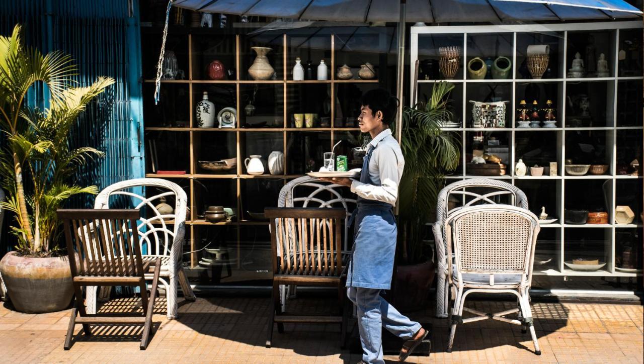 Bric-A-Brac Hotel Battambang Ngoại thất bức ảnh